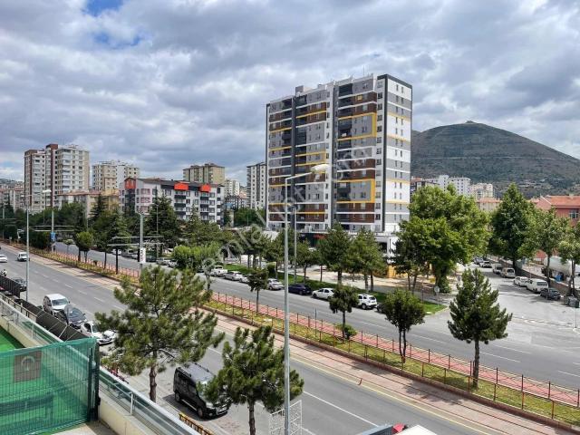Talas'ta Tramvay Hattı Yanında 3 + 1 Lüks Kıralık Daıre