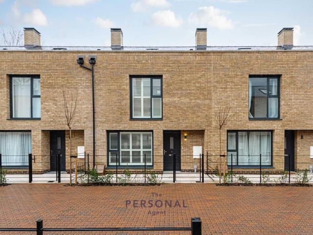 Talbot Row, Epsom 3 bed terraced house to rent £2,900 pcm £669 pw