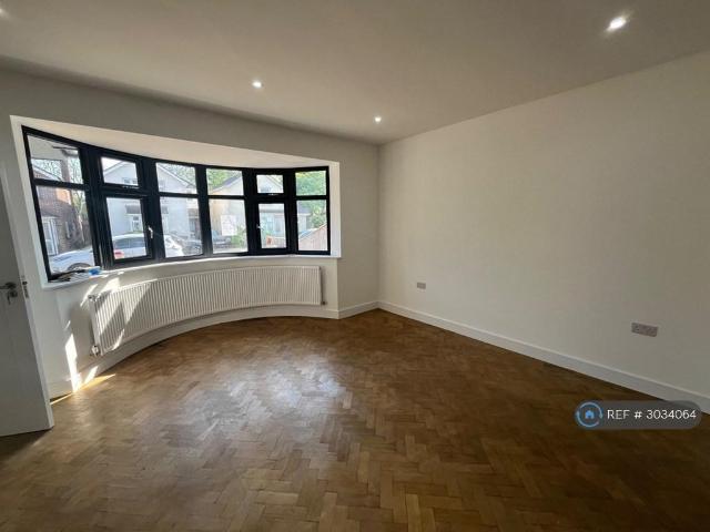 Talbot Road, Ashford, TW15 1 bed in a house share to rent £900 pcm £208 pw