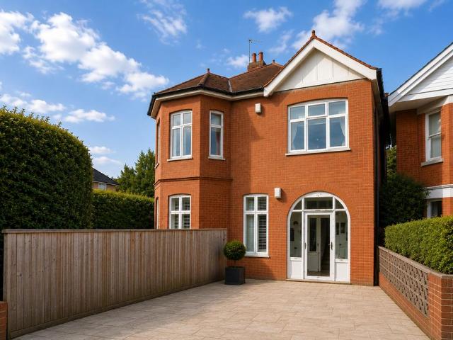 Talbot Road, Bournemouth BH9 3 bed flat to rent £1,450 pcm £335 pw
