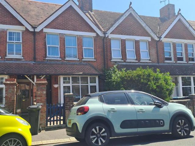 Talbot Road, Littlehampton, BN17 1 bed apartment to rent £925 pcm £213 pw