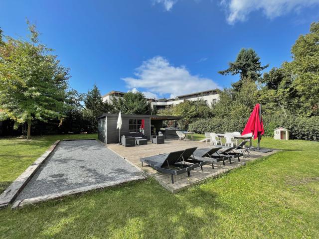 TALENCE Bagatelle Au rez de jardin d'une demeure du 18ème, duplex avec ascenseur, jardin et piscine