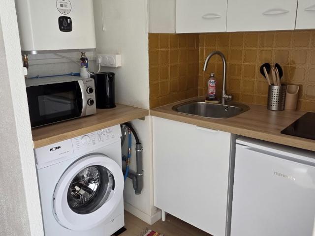 TALENCE CENTRE APPARTEMENT 1 PIÈCE MEUBLE ET ENTIÈREMENT RÉNOVÉ AVEC BALCON ET PARKING