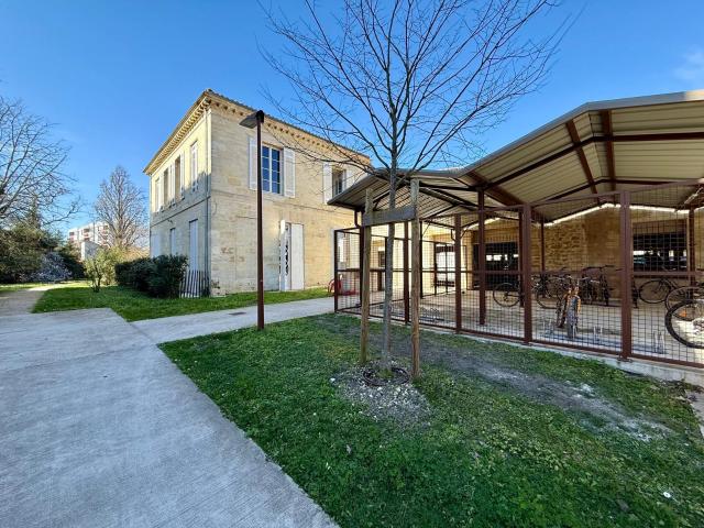 TALENCE Superbe appartement T4 de 98m2 avec jardin et 2 parkings