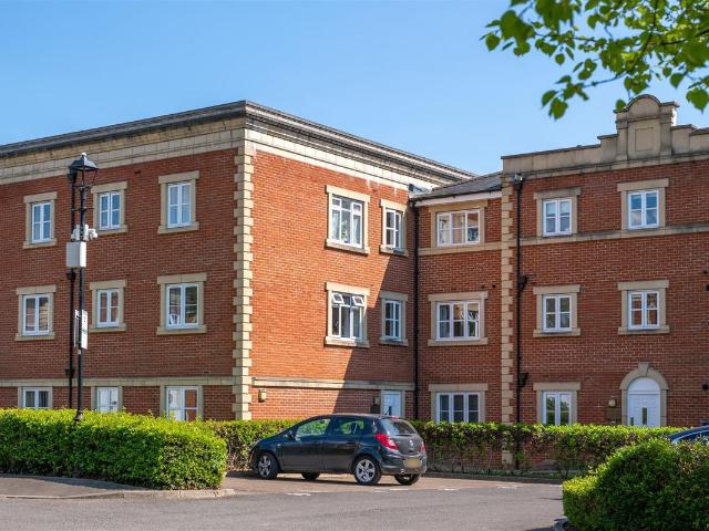 Talfourd Way, Redhill RH1, 1 bed flat to rent, £1,300 pcm | PrimeLocation