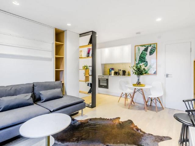 Talgarth Road, Barons Court, London, W14 Studio to rent £1,950 pcm £450 pw
