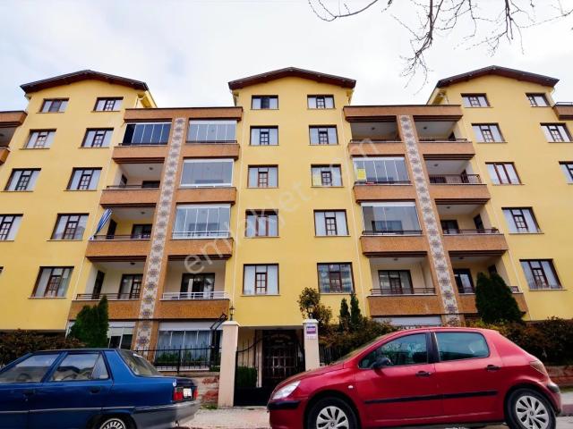 Talha Tozduman'dan Yaka'da Sivaslı A.cd. Yanı A.kat Güney Cp 3+1