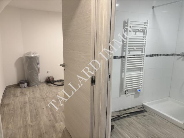 Tallard centre, appartement Type 2 rénové 45 m2 + cour privative et cave