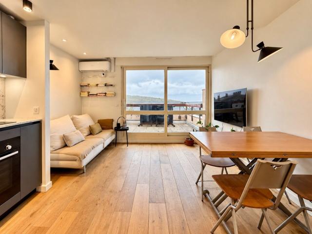 Talloires 74 – T2 bis meublé de 42 m² en triplex, deux balcons vue lac