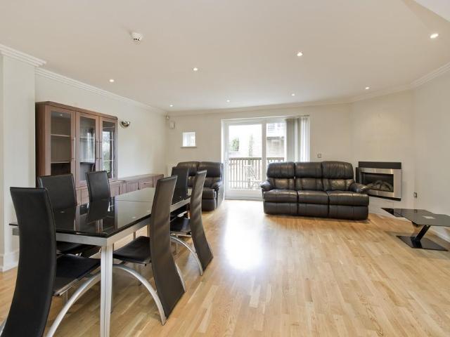 Tallow Road, Brentford, TW8