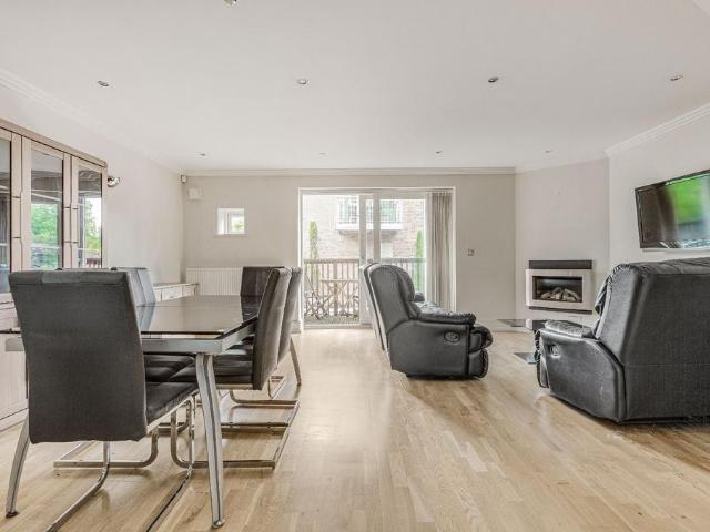 Tallow Road, London, TW8 8HR, United Kingdom | 5 bed townhouse for rent #123516979 | Rentberry