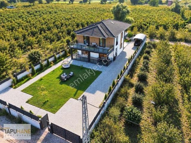 Tapuhane'den Şehrin Arka Bahçesinde 6+1 Satılık Villa