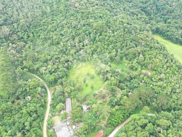 Tapiraí Sp Sítio Santa Clara Area de 12,1 ha composto por casa principal, galpões poço artesia