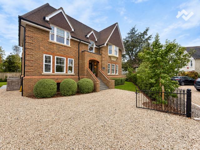 Taplow SL6 6 bed detached house to rent £7,250 pcm £1,673 pw