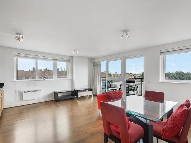 Tarves Way Greenwich SE10 2 bed apartment to rent £2,300 pcm £531 pw