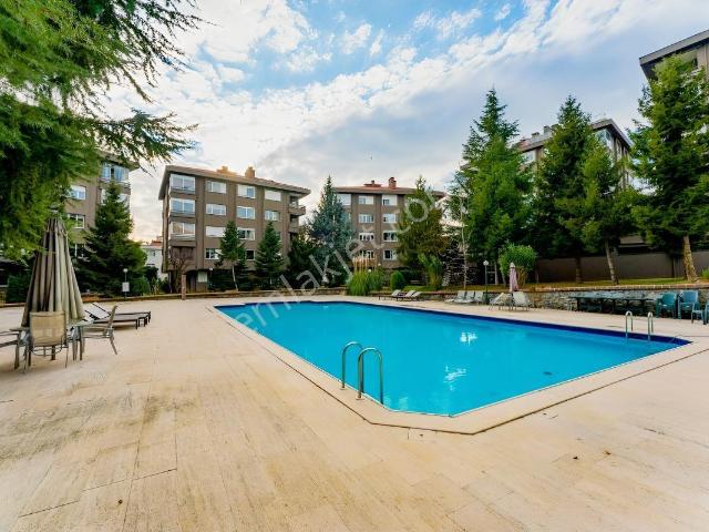 Tarabya Akın Sitesi'nde Prestijli, Geniş 4+1 Satılık Daire