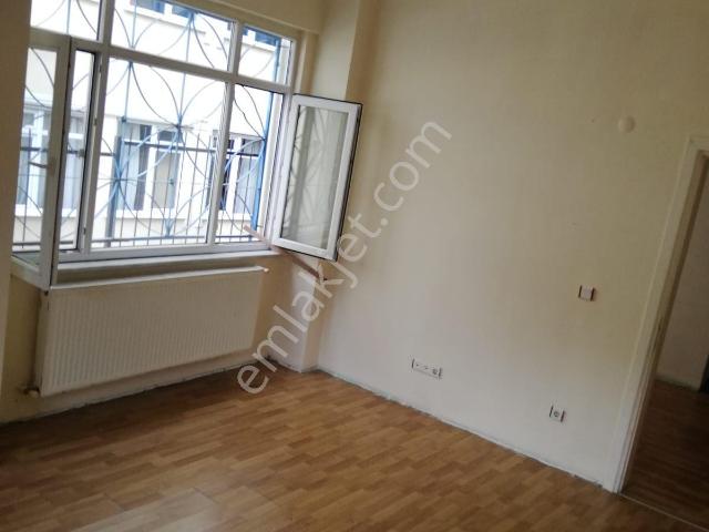 Tarabya Cumhuriyet Mahallesinde 2+1 Kiralık Daire