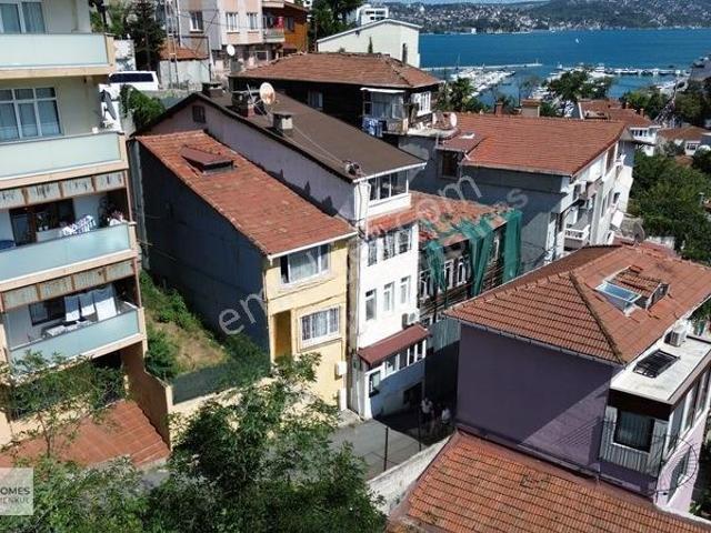 Tarabya Sahil'de Satılık Bahçeli Müstakil Ev