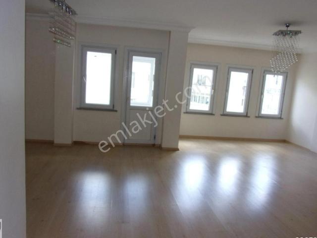 Tarabya Sanatçılar Sitesinde 3+1 140 Metrekare Kiralık Ara Dublex