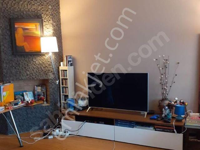 Tarabya Sanatçılar Sitesinde 5+1 225 Metrekare Bakımlı Satılı Triblex Daire