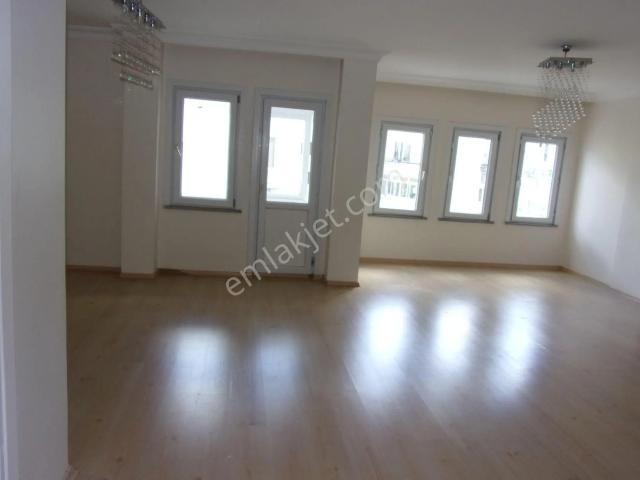 Tarabya Sanatçılarda 3+1 140 Metrekare Lokasyonlu Kiralık Daire