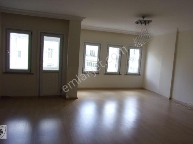 Tarabya Sitesinde 3+1 140 Metrekare Kiralık Ara Dublex