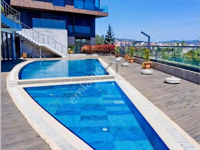 Tarabya'da Boğaz Manzaralı Yeni Sitede Kiralık Lüks Dubleks