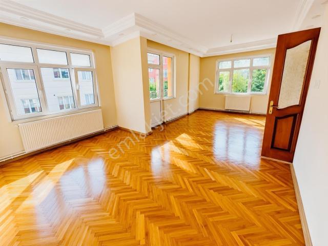 Tarabya'da Metroya Yakın, 2 Balkonlu 3+1 Kiralık 2. Kat Daire