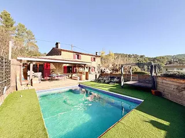 Taradeau 83460 Achat / Vente maison 4 pièces t4 au dernier étage piscine