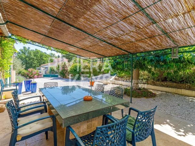 Taradeau: Maison 5 pièces au calme en parfait état, piscine. 120m² Taradeau