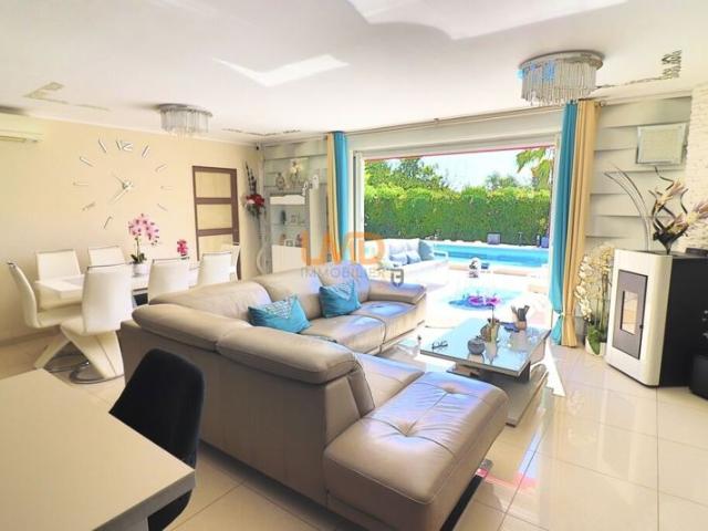 Taradeau: maison T5 + bureau sur 700m2 avec piscine