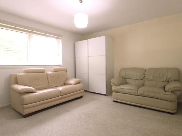 Taransay Crescent, First Floor, AB16 2 bed flat to rent £685 pcm £158 pw