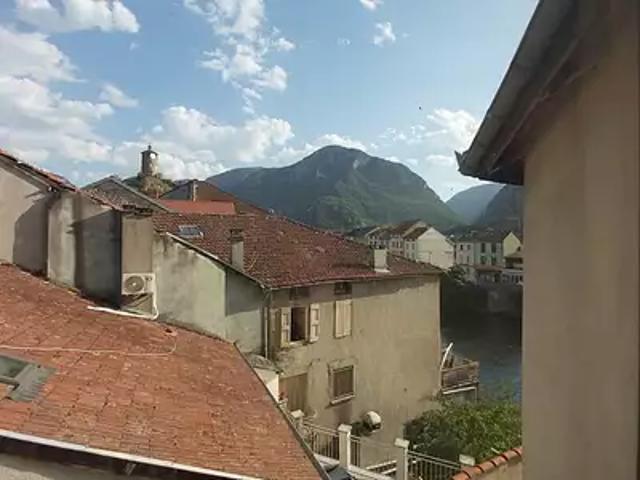 Tarascon sur Ariège 09400 Location appartement 2 pièces t2 au dernier étage