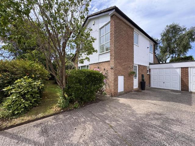 Tarbolton Crescent, Hale 3 bed link detached house to rent £1,795 pcm £414 pw