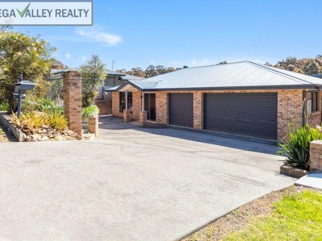 TARCOOLA Spacious Coastal Living in Bermagui