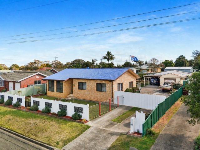 Taree West Home on 847sqm with Ample Parking