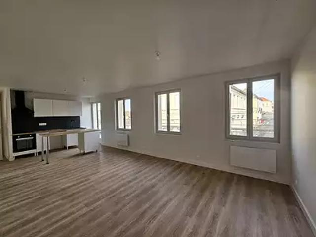 Targon 33760 Location appartement 2 pièces t2 au dernier étage terrasse