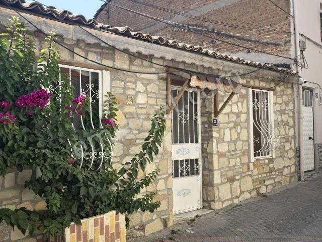 Tarihi Doku İçinde Kuşadası İkiolukluda Müstakil Ev