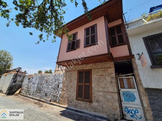 Tarihi Kaleiçinde Müstakil 2 Katlı Kısmi Yapılı Ev
