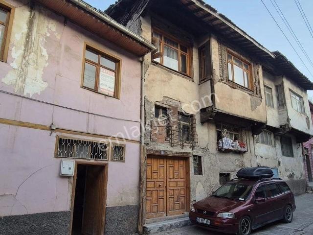 Tarihi Sulusokak İçinde Satılık 3+1 Müstakil Ev