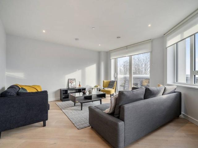 Tarling House, Elephant And Castle, London SE17, 1 bed flat to rent, £3,400 pcm | PrimeLocation
