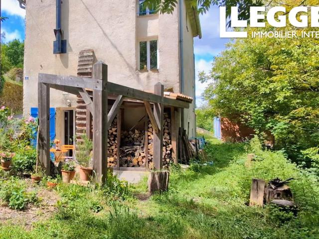 TARN: Labastide Rouairoux maison de hameau rénovée, sur les hauteurs du village avec divers terrains