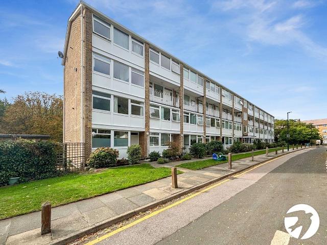 Tarnwood Park, London SE9, 3 bed flat to rent, £1,900 pcm | PrimeLocation