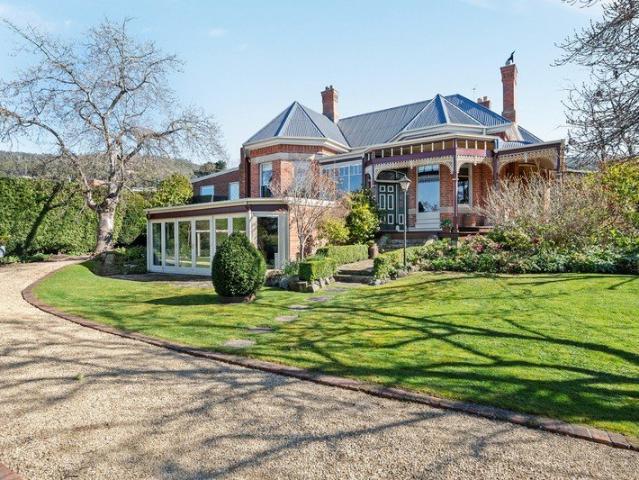 'Taroona House' An exceptional heritage residence