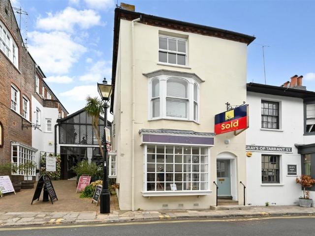 Tarrant Street, Arundel 2 bed apartment to rent £1,250 pcm £288 pw