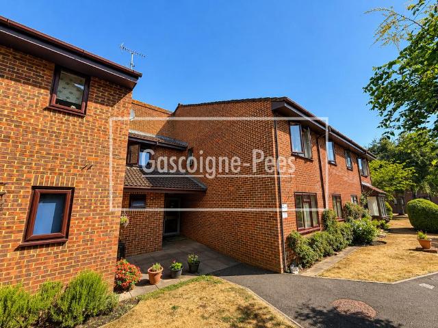 Tarragon Drive, Guildford, GU2 1 bed flat to rent £1,100 pcm £254 pw