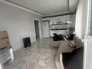 TARSUS GAZİPAŞA MAH CAD ÜZERİ SATILIK 3+1.130 M2 AÇIK MUTFAK
