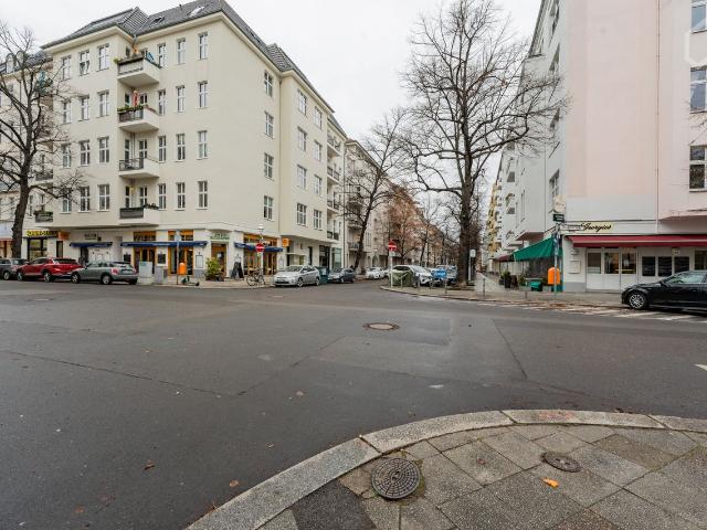 Tasteful 1 room apartment with balcony and EBK in Berlin Wilmersdorf, Berlin Amsterdam Apartments for Rent