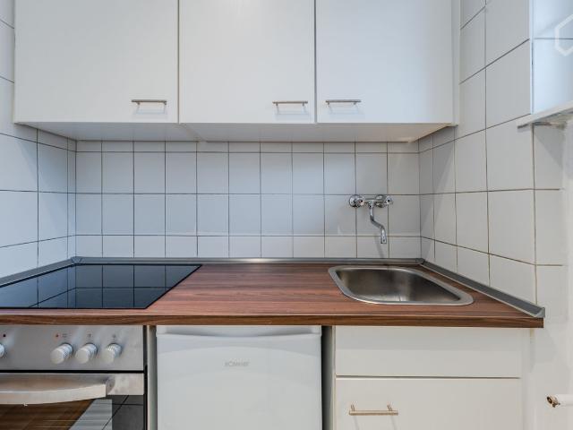 Tasteful 1 room apartment with balcony and EBK in Berlin Wilmersdorf, Berlin Amsterdam Apartments for Rent