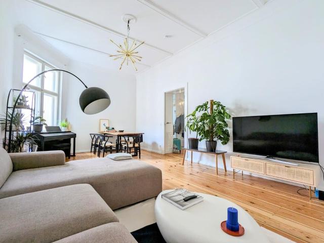 Tasteful 3 room spacious apartment with upscale interior in Charlottenburg